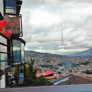 Luna Quitena Quito
