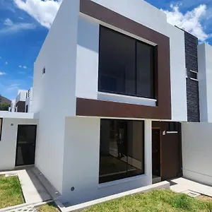 Casa En La Mitad Del Mundo 3 Habitaciones, A 5 Minutos De Unasur, Agua Caliente