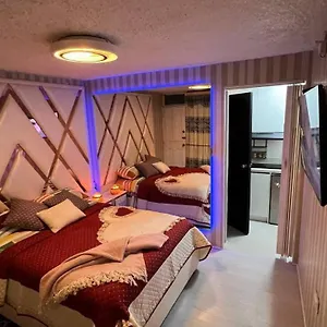 Gold House Oro Love hotel