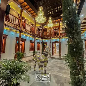 Hotel & Rooftop King Experience By David Quito