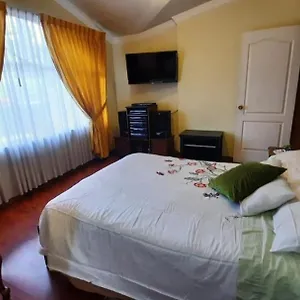 Calida Y Amplia Valle De Chillos Homestay