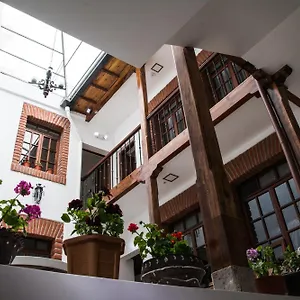 Casa Ecuatreasures Centro Historico 3*