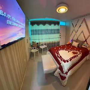 Love hotel Gold House Oro