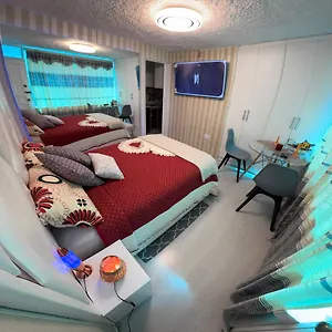 Gold House Oro Love hotel
