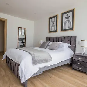 Alba Spacious Apartment